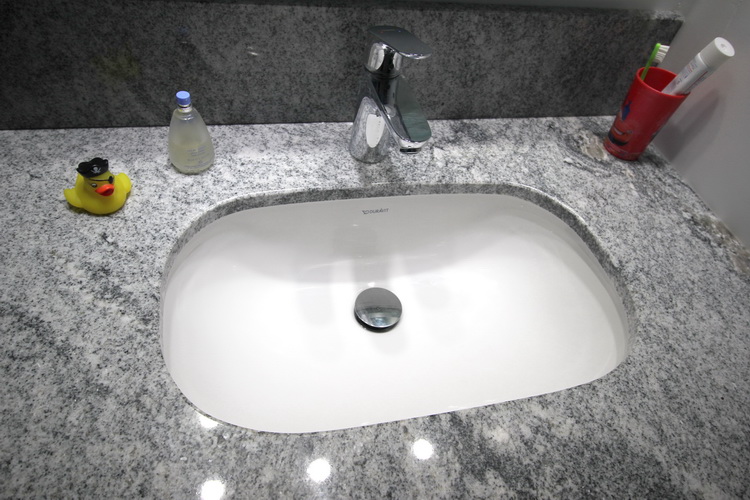 Evier sous plan de salle de bain, granit Wiskont White